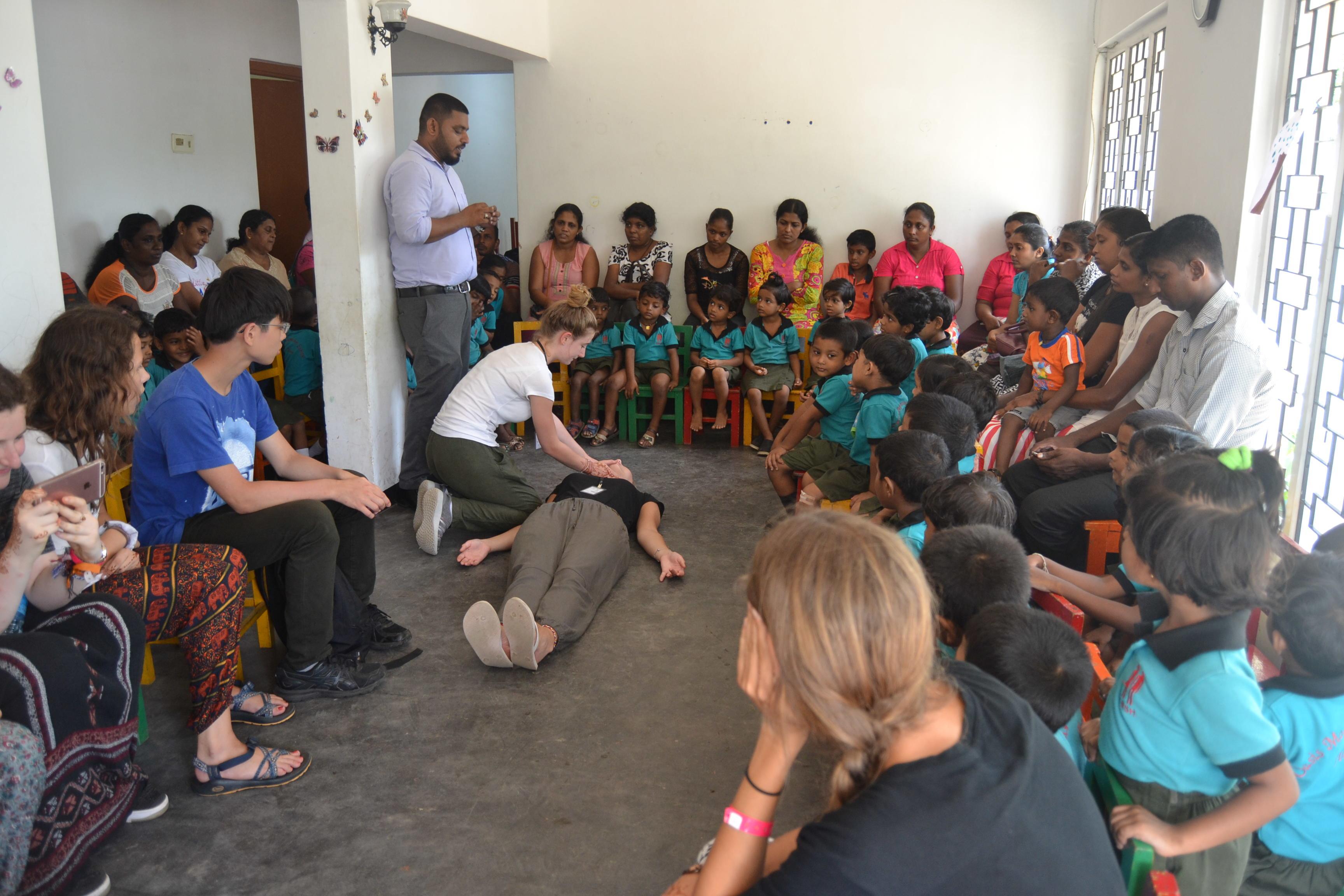 A group of Physiotherapy and other medical interns attend a CPR demonstration in Sri Lanka. Projects Abroad Physiotherapy interns in Sri Lanka join other medical interns to learn about and practice CPR.